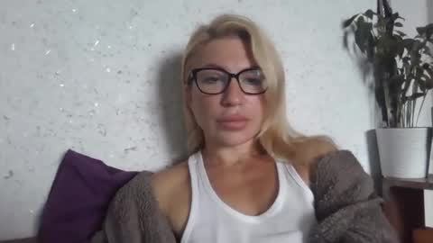 fox_red_lady7 online show from October 11, 9:41 am