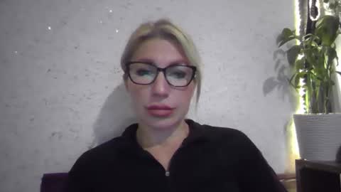 fox_red_lady7 online show from November 10, 1:32 pm