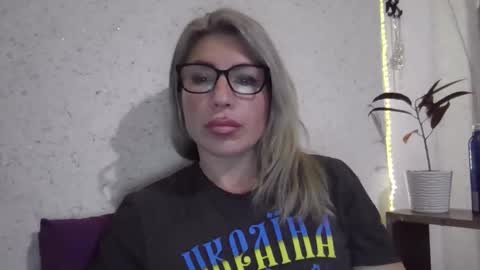 fox_red_lady7 online show from January 9, 4:43 pm