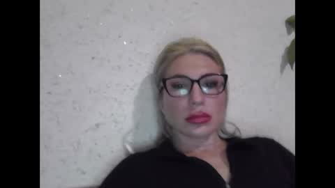 fox_red_lady7 online show from April 19, 8:44 pm