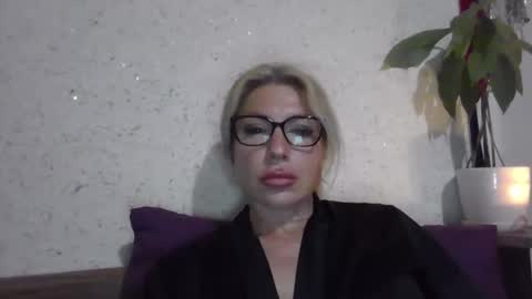 Snapshot of fox_red_lady7 chatting on May 10, 9:20 pm fox_red_lady7 online show from May 10, 9:20 pm