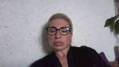 Snapshot of fox_red_lady7 chatting on May 15, 9:38 am fox_red_lady7 online show from May 15, 9:38 am