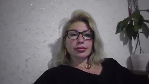 Snapshot of fox_red_lady7 chatting on May 17, 7:21 pm fox_red_lady7 online show from May 17, 7:21 pm
