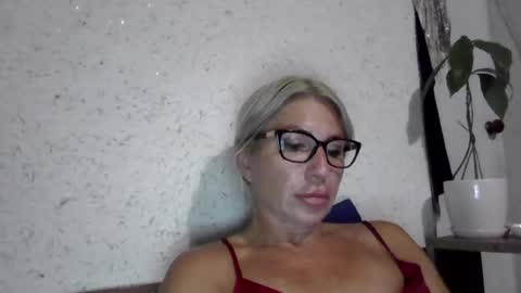 Snapshot of fox_red_lady7 chatting on June 25, 8:02 pm fox_red_lady7 online show from June 25, 8:02 pm