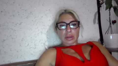Snapshot of fox_red_lady7 chatting on July 6, 7:38 pm fox_red_lady7 online show from July 6, 7:38 pm