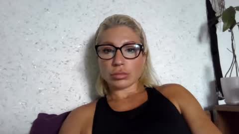 Snapshot of fox_red_lady7 chatting on July 8, 9:03 am fox_red_lady7 online show from July 8, 9:03 am