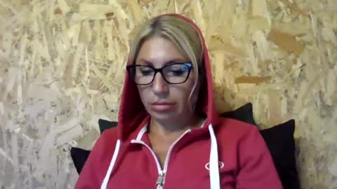 Snapshot of fox_red_lady7 chatting on July 10, 4:42 pm fox_red_lady7 online show from July 10, 4:42 pm