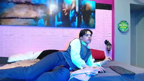 Snapshot of fox_white_ chatting on June 19, 7:06 pm . FOX WHITE . online show from June 19, 7:06 pm
