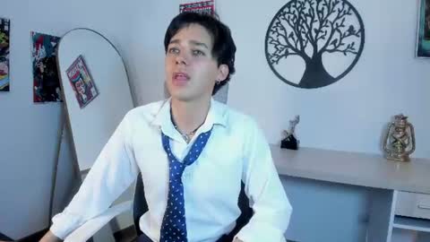 Snapshot of fox_white_ chatting on June 30, 6:20 pm . FOX WHITE . online show from June 30, 6:20 pm