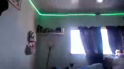 Snapshot of foxbunny_xd chatting on June 20, 10:01 pm foxbunny_xd online show from June 20, 10:01 pm