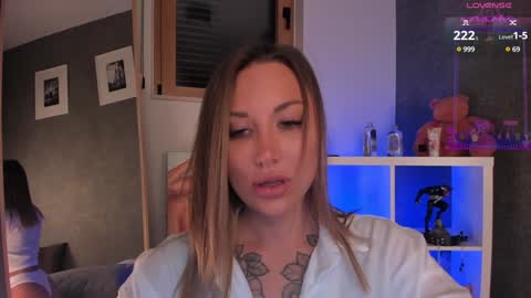 Snapshot of foxe_sailey chatting on December 15, 6:59 pm Fox love you online show from December 15, 6:59 pm