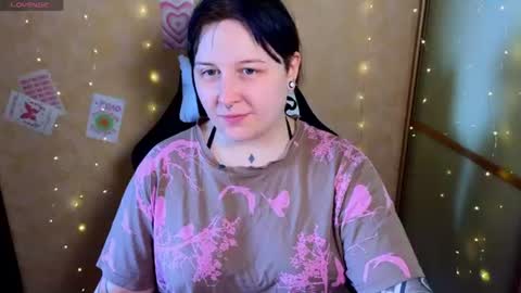 Snapshot of foxgirlandmerguis chatting on July 5, 7:04 am Belinda online show from July 5, 7:04 am