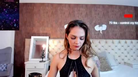 Snapshot of foxmegann chatting on June 22, 9:01 pm MeganFoxxy online show from June 22, 9:01 pm