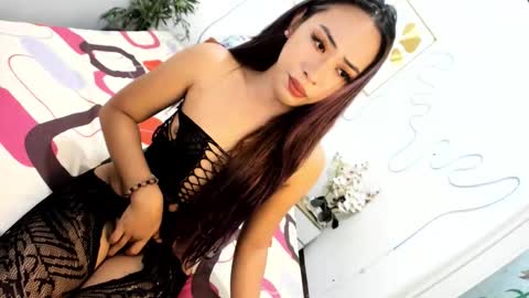 Snapshot of foxxxy_bunny18 chatting on October 14, 2:01 am Rianne online show from October 14, 2:01 am