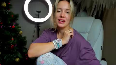 Foxy online show from December 3, 12:18 am