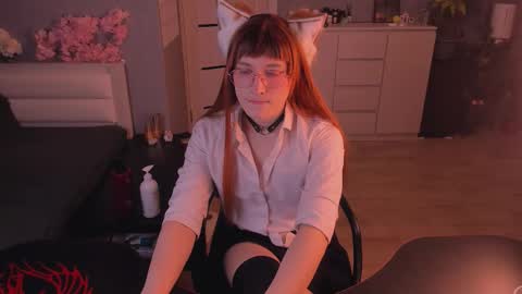 Snapshot of foxy_jpg chatting on March 6, 9:33 pm Sue online show from March 6, 9:33 pm