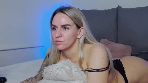 Snapshot of foxy_kimmi chatting on November 29, 7:00 am Foxy Kimmi online show from November 29, 7:00 am