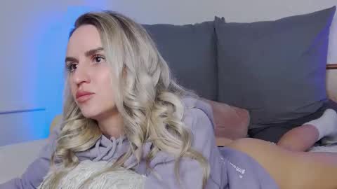 Snapshot of foxy_kimmi chatting on December 5, 7:06 am Foxy Kimmi online show from December 5, 7:06 am