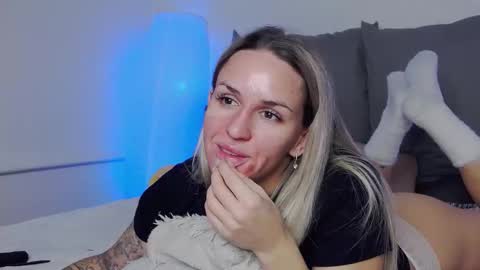 Snapshot of foxy_kimmi chatting on December 14, 6:41 am Foxy Kimmi online show from December 14, 6:41 am