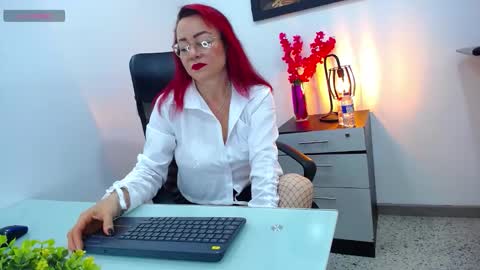 Foxy miilf online show from October 24, 1:29 pm