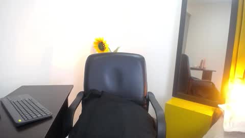 Foxy miilf online show from November 7, 2:28 pm