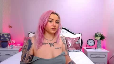 Clarisee online show from April 15, 6:15 pm