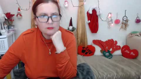 Snapshot of foxydesiree chatting on January 4, 5:47 pm foxydesiree online show from January 4, 5:47 pm