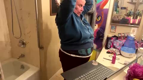 Snapshot of foxyladysback923 chatting on March 5, 8:10 am foxyladysback923 online show from March 5, 8:10 am