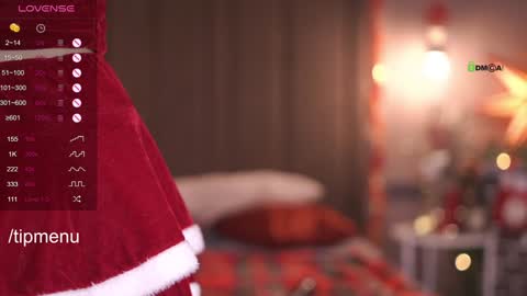 Snapshot of foxylovesyou chatting on December 25, 10:06 am foxylovesyou online show from December 25, 10:06 am