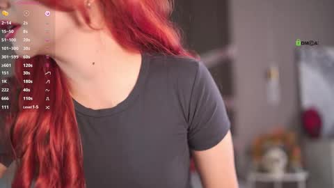 Snapshot of foxylovesyou chatting on October 17, 7:33 am foxylovesyou online show from October 17, 7:33 am