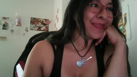 Snapshot of foxymalish chatting on May 24, 10:04 pm Malishka online show from May 24, 10:04 pm