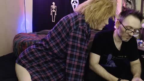 Snapshot of foxymalloryknoxy69 chatting on November 2, 8:28 am Mallory Koxx online show from November 2, 8:28 am