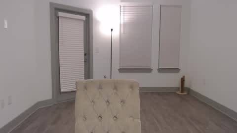 Snapshot of fragilemasochist chatting on February 3, 4:35 am Angel online show from February 3, 4:35 am