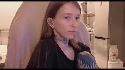 fran_bow online show from November 22, 11:20 am