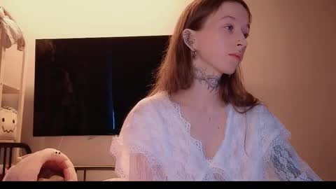 fran_bow online show from April 23, 1:46 pm