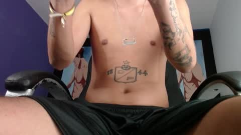 Snapshot of fran_boy_ chatting on January 4, 12:37 am Fran online show from January 4, 12:37 am