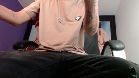 Snapshot of fran_boy_ chatting on January 6, 7:45 pm Fran online show from January 6, 7:45 pm