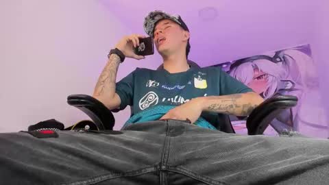 Snapshot of fran_boy_ chatting on November 8, 4:01 am Fran online show from November 8, 4:01 am