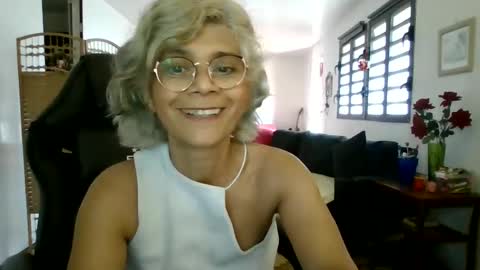 francelune online show from December 9, 5:29 am