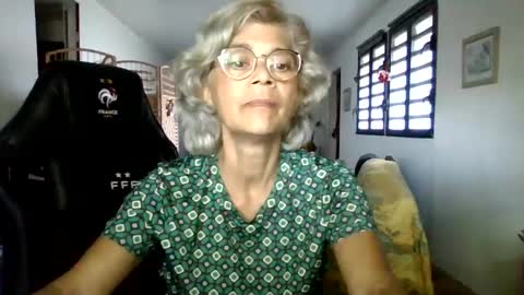 francelune online show from December 15, 1:32 pm