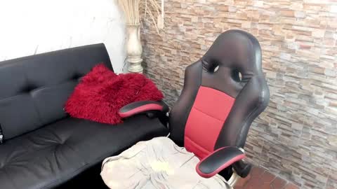 Snapshot of francesca_bbw chatting on January 29, 4:15 am online show from January 29, 4:15 am