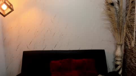 Snapshot of francesca_bbw chatting on February 8, 9:35 am online show from February 8, 9:35 am