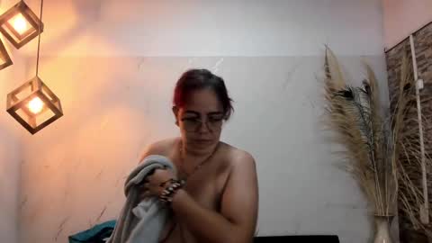 Snapshot of francesca_bbw chatting on February 10, 9:14 am online show from February 10, 9:14 am