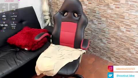 Snapshot of francesca_bbw chatting on February 11, 6:30 am online show from February 11, 6:30 am