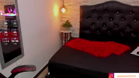 Snapshot of francesca_bbw chatting on October 21, 2:45 am online show from October 21, 2:45 am