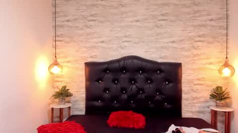 Snapshot of francesca_bbw chatting on November 16, 3:17 pm online show from November 16, 3:17 pm