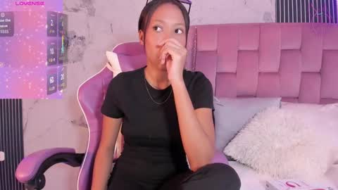 Snapshot of francis_leams chatting on September 25, 7:28 pm Laura online show from September 25, 7:28 pm