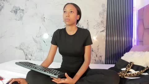 Snapshot of francis_leams chatting on November 5, 7:14 pm Laura online show from November 5, 7:14 pm