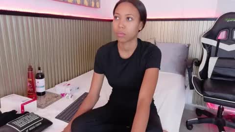 Laura online show from December 21, 12:23 pm