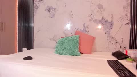 Laura online show from January 17, 7:28 pm